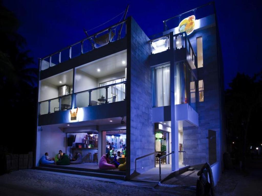 B Pod Hotel Manoc-Manoc Exterior photo
