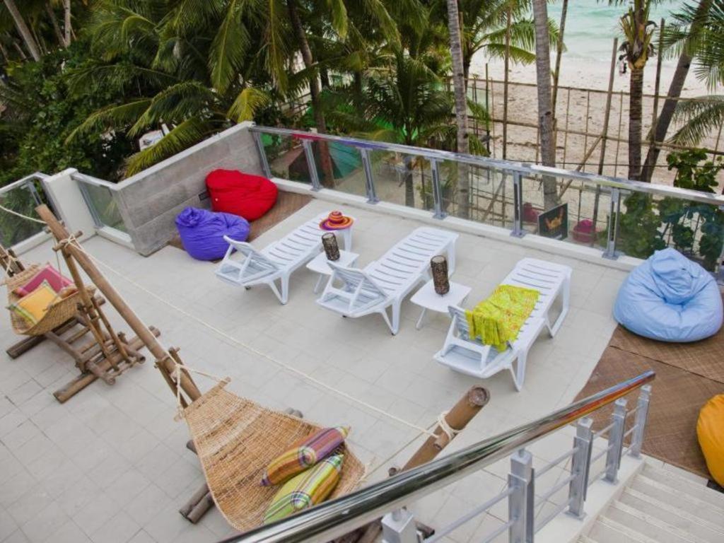 B Pod Hotel Manoc-Manoc Exterior photo